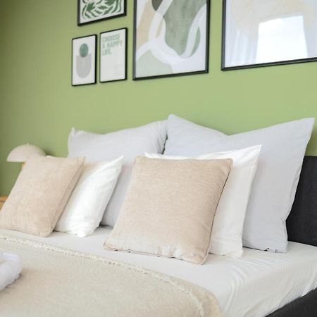 Bright 2Br - 8Th Floor, Balcony, Free Parking - By Gravity Prague Appartement Buitenkant foto