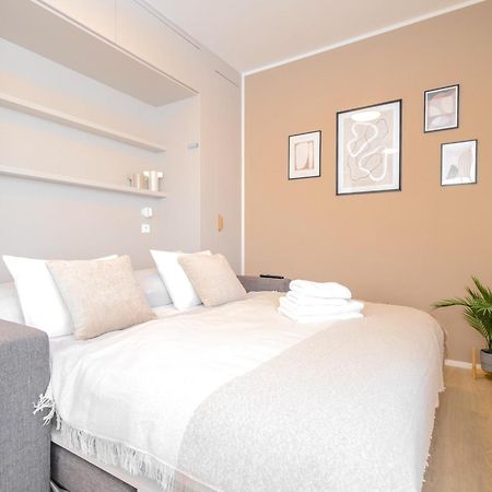 Bright 2Br - 8Th Floor, Balcony, Free Parking - By Gravity Prague Appartement Buitenkant foto