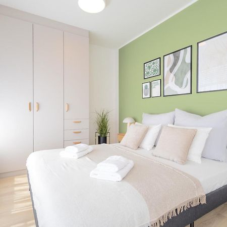 Bright 2Br - 8Th Floor, Balcony, Free Parking - By Gravity Prague Appartement Buitenkant foto