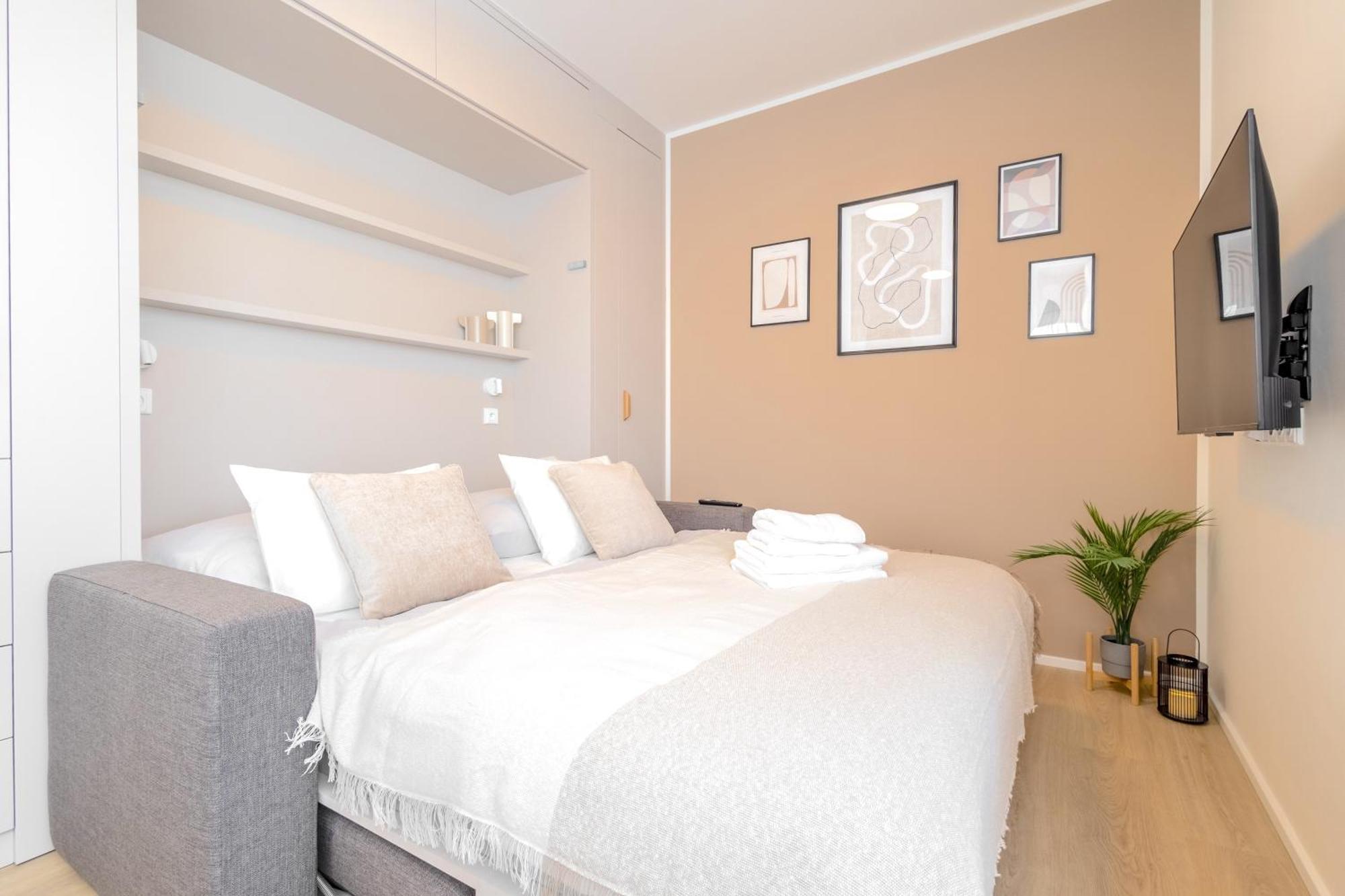 Bright 2Br - 8Th Floor, Balcony, Free Parking - By Gravity Prague Appartement Buitenkant foto