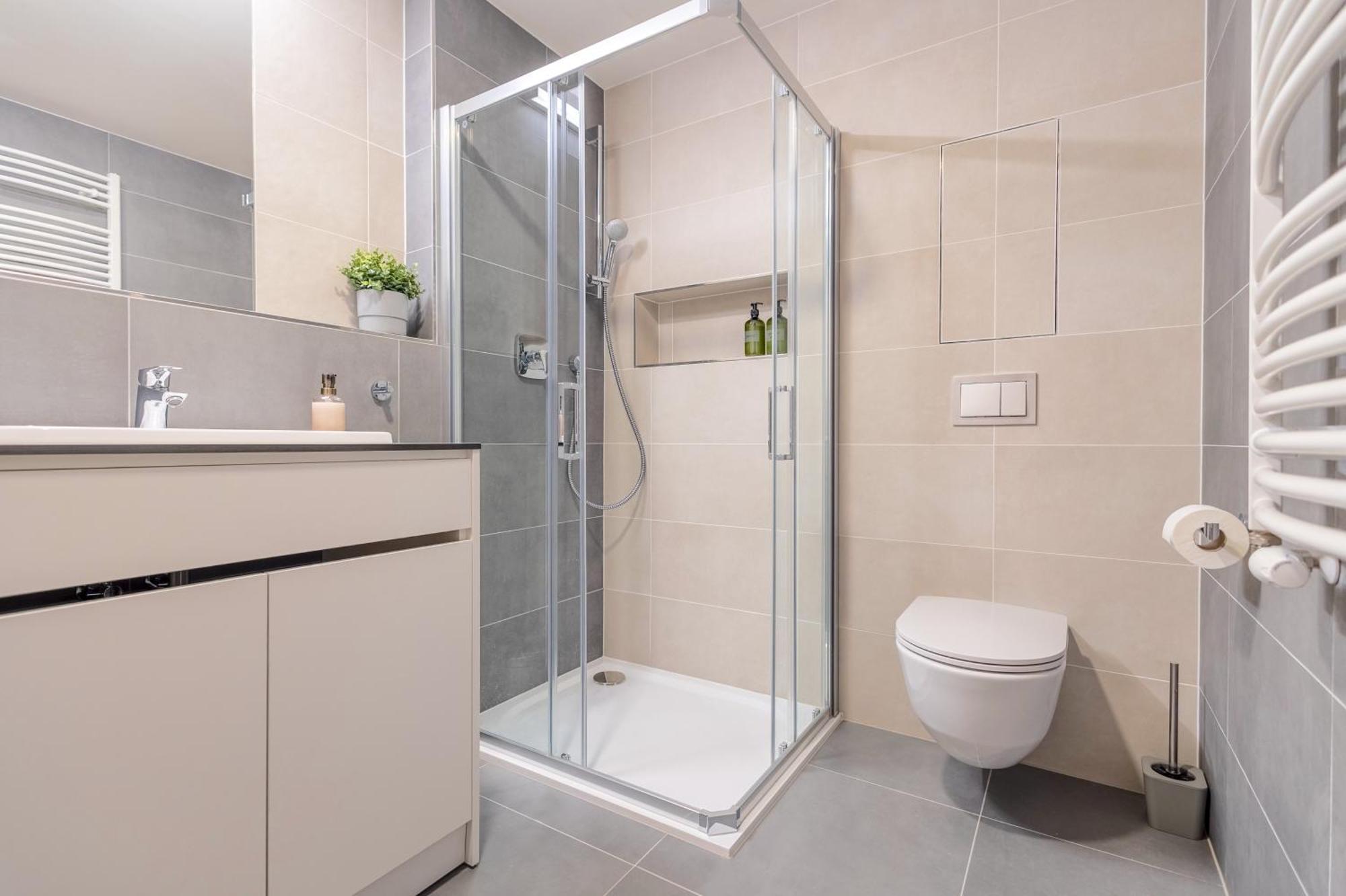 Bright 2Br - 8Th Floor, Balcony, Free Parking - By Gravity Prague Appartement Buitenkant foto
