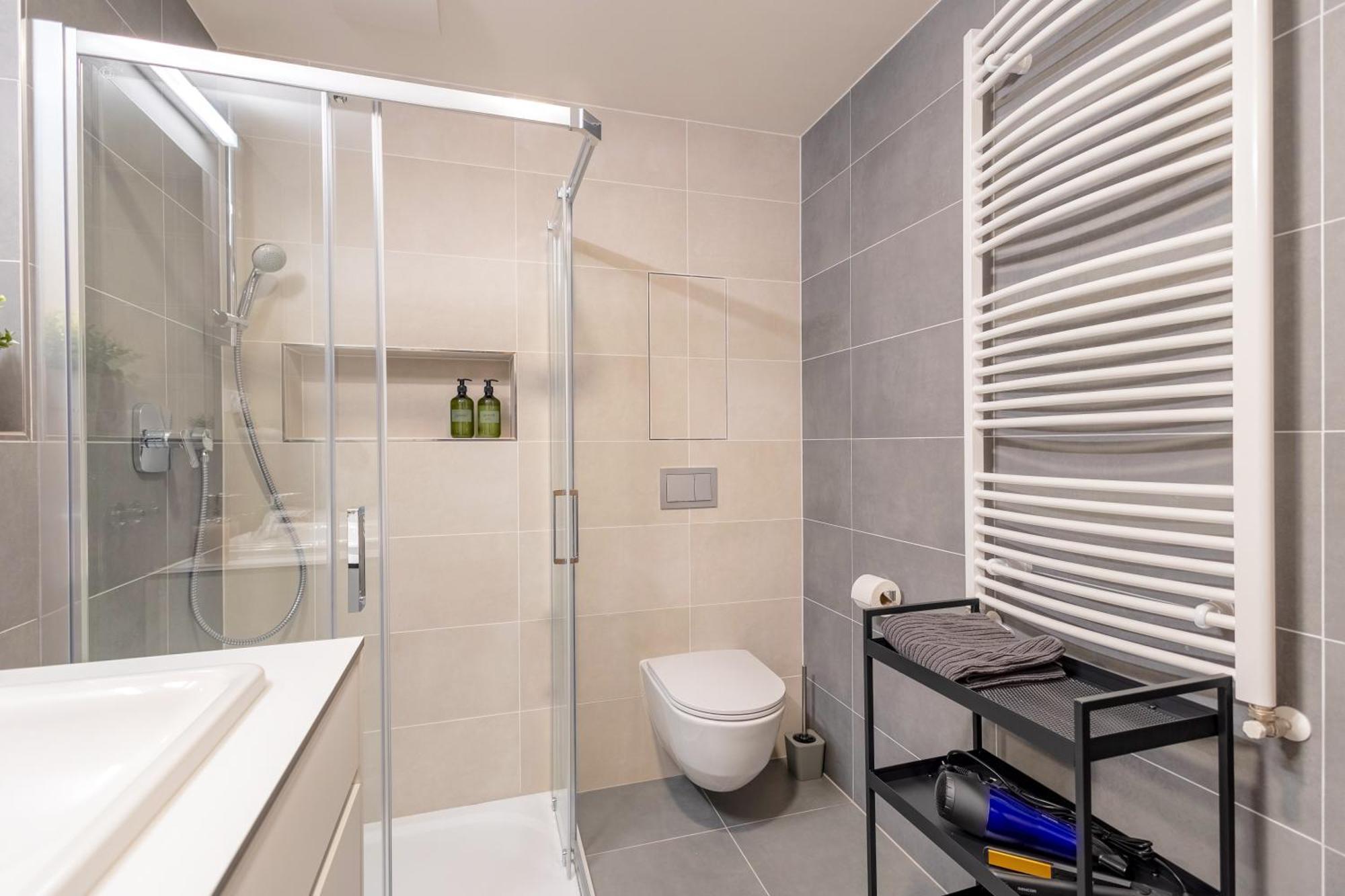 Bright 2Br - 8Th Floor, Balcony, Free Parking - By Gravity Prague Appartement Buitenkant foto