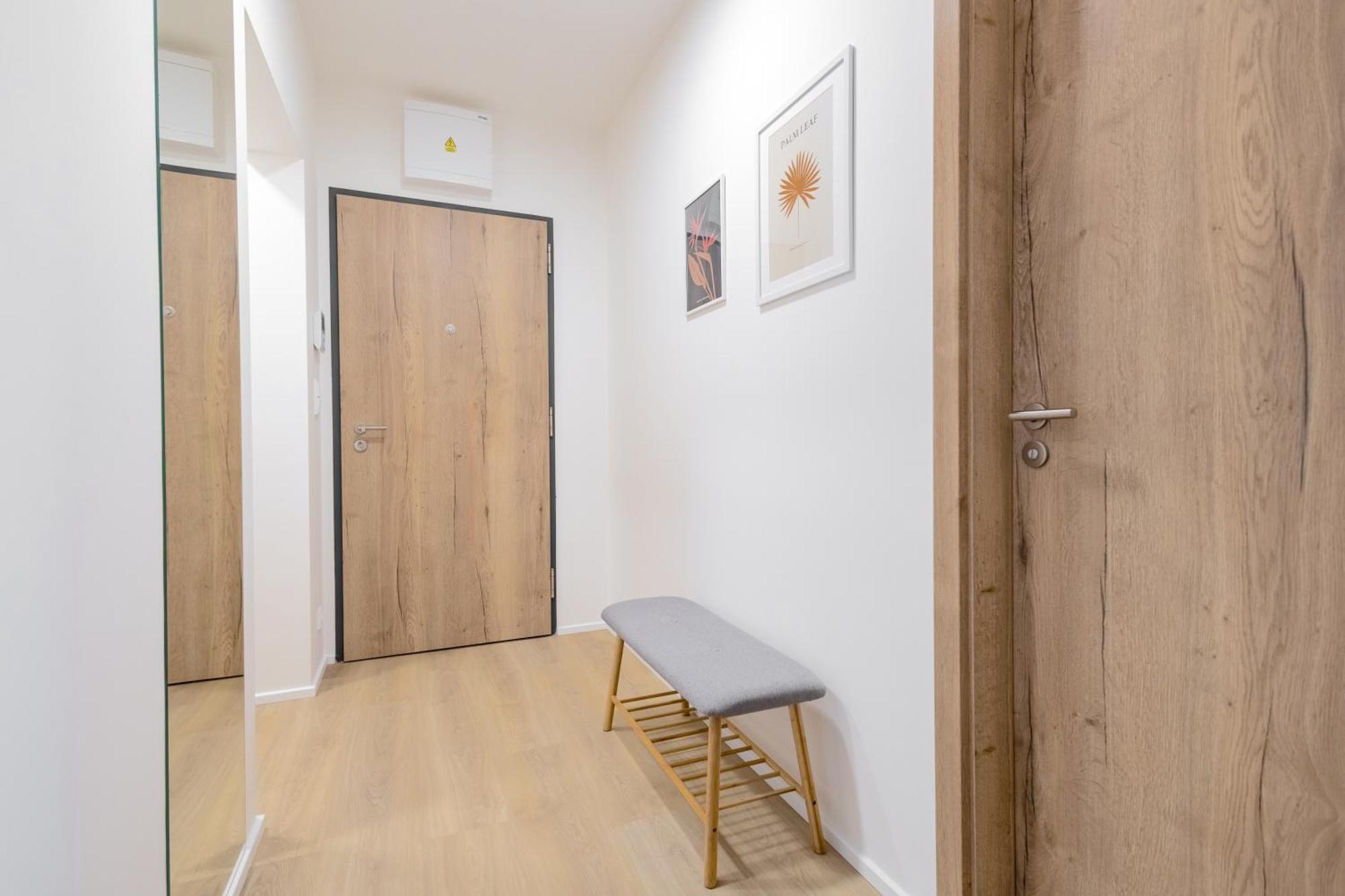 Bright 2Br - 8Th Floor, Balcony, Free Parking - By Gravity Prague Appartement Buitenkant foto