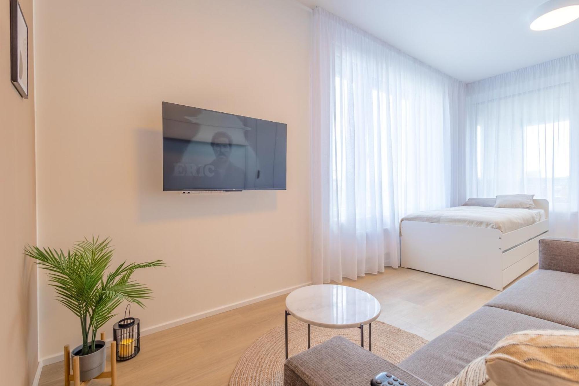 Bright 2Br - 8Th Floor, Balcony, Free Parking - By Gravity Prague Appartement Buitenkant foto