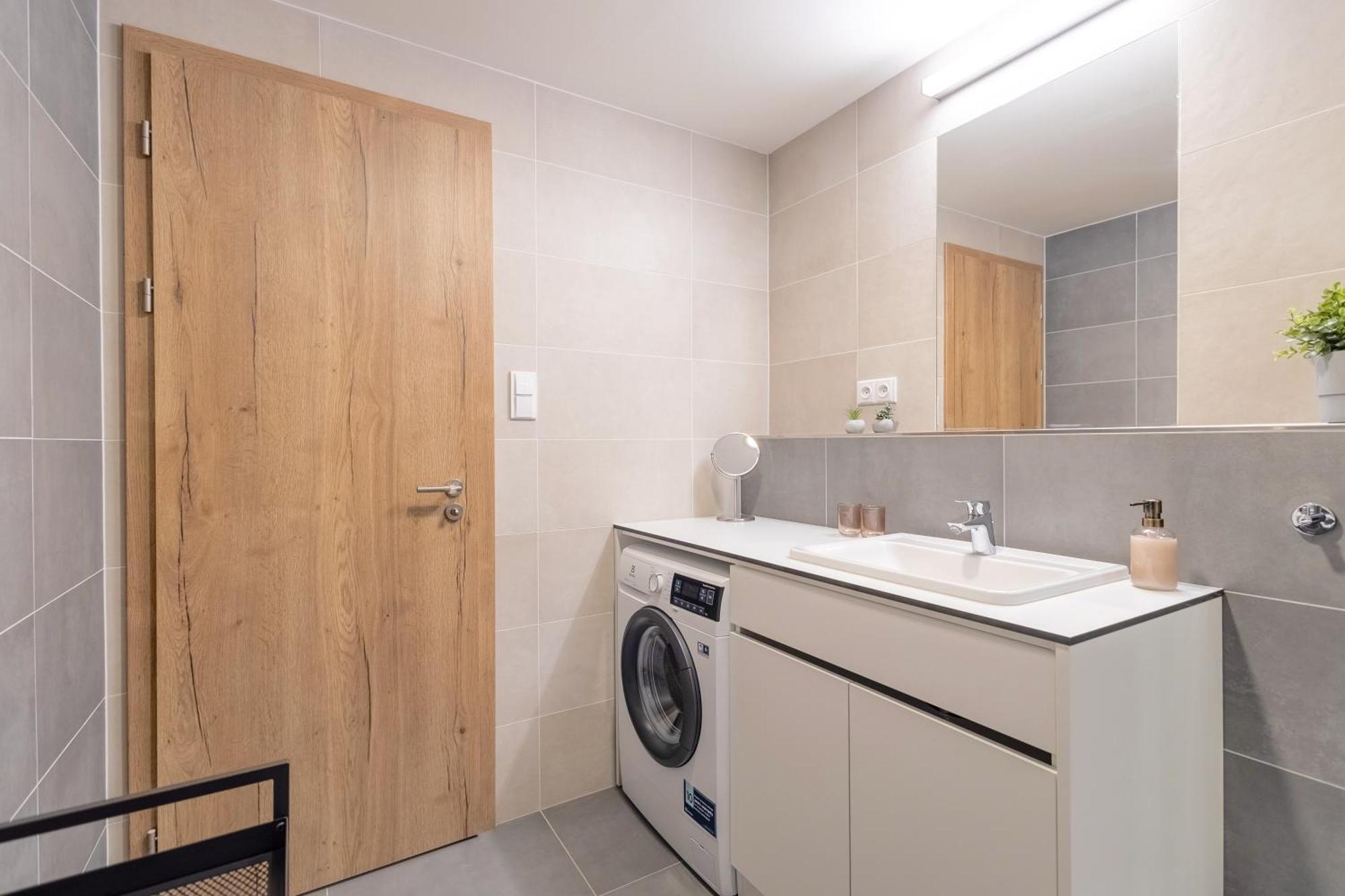 Bright 2Br - 8Th Floor, Balcony, Free Parking - By Gravity Prague Appartement Buitenkant foto