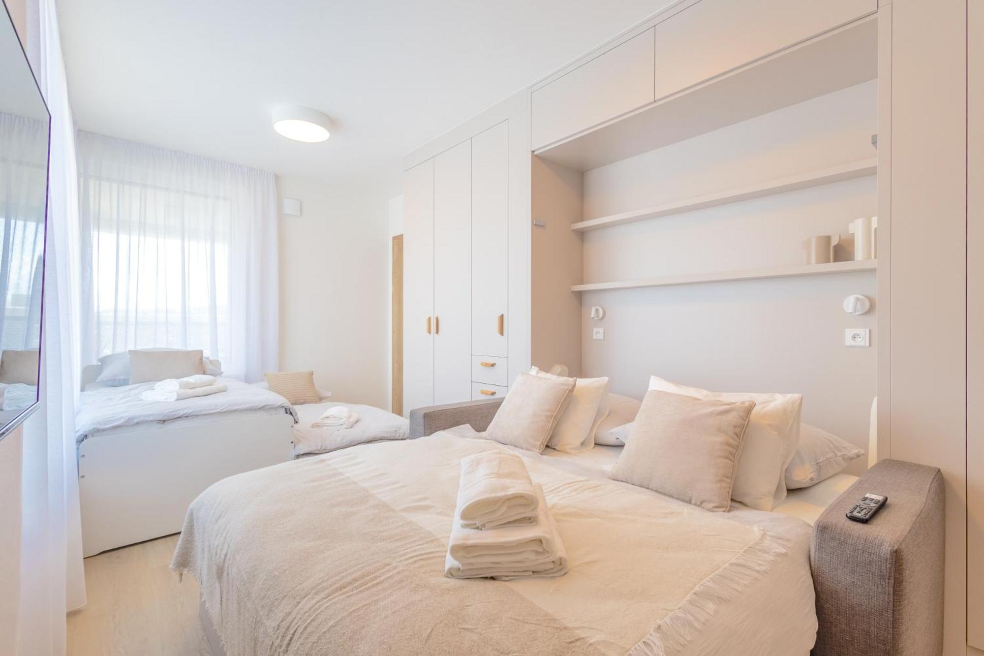 Bright 2Br - 8Th Floor, Balcony, Free Parking - By Gravity Prague Appartement Buitenkant foto
