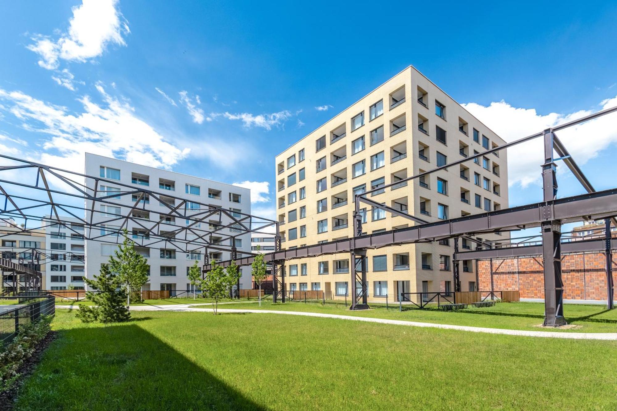 Bright 2Br - 8Th Floor, Balcony, Free Parking - By Gravity Prague Appartement Buitenkant foto