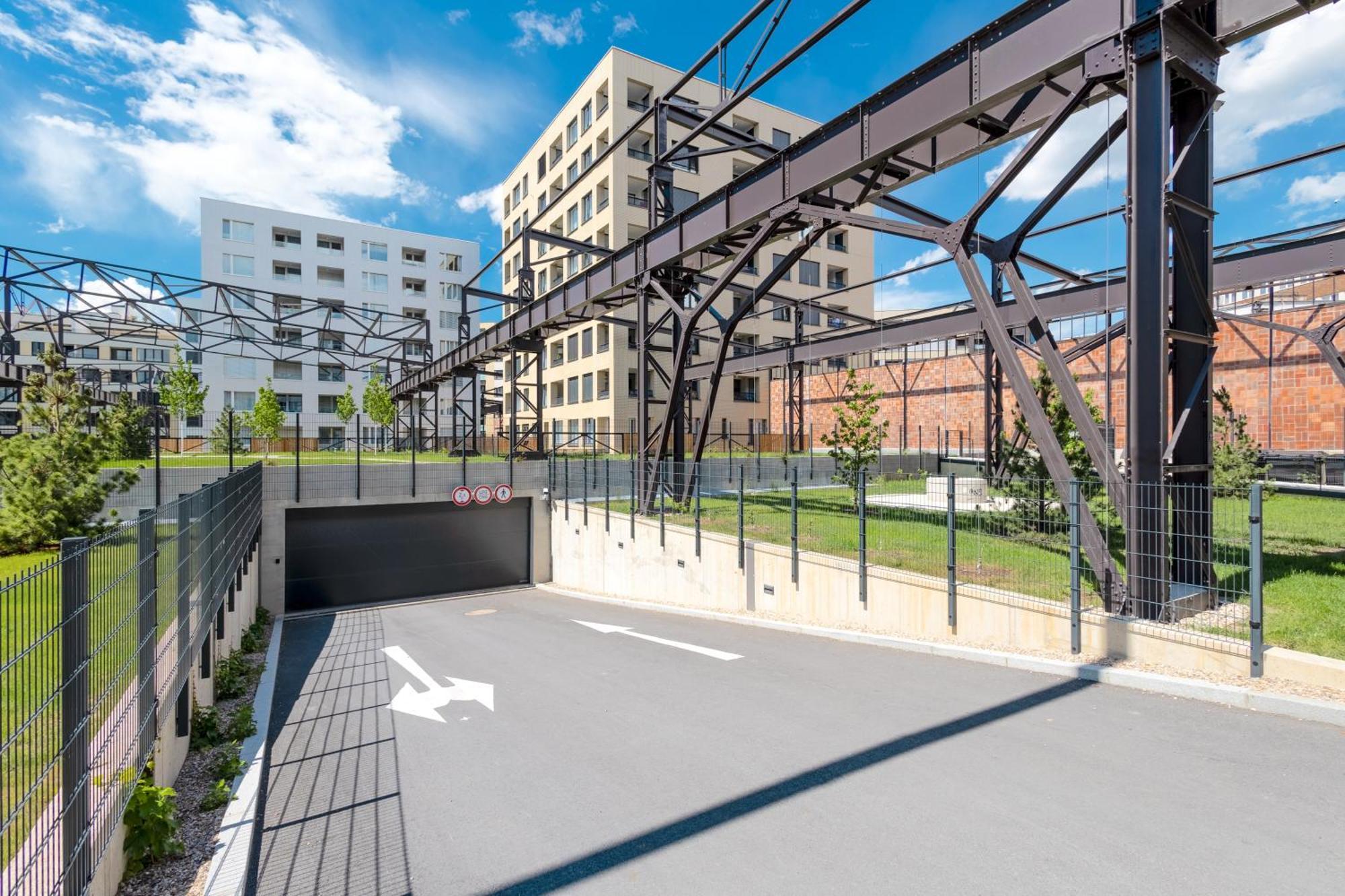 Bright 2Br - 8Th Floor, Balcony, Free Parking - By Gravity Prague Appartement Buitenkant foto