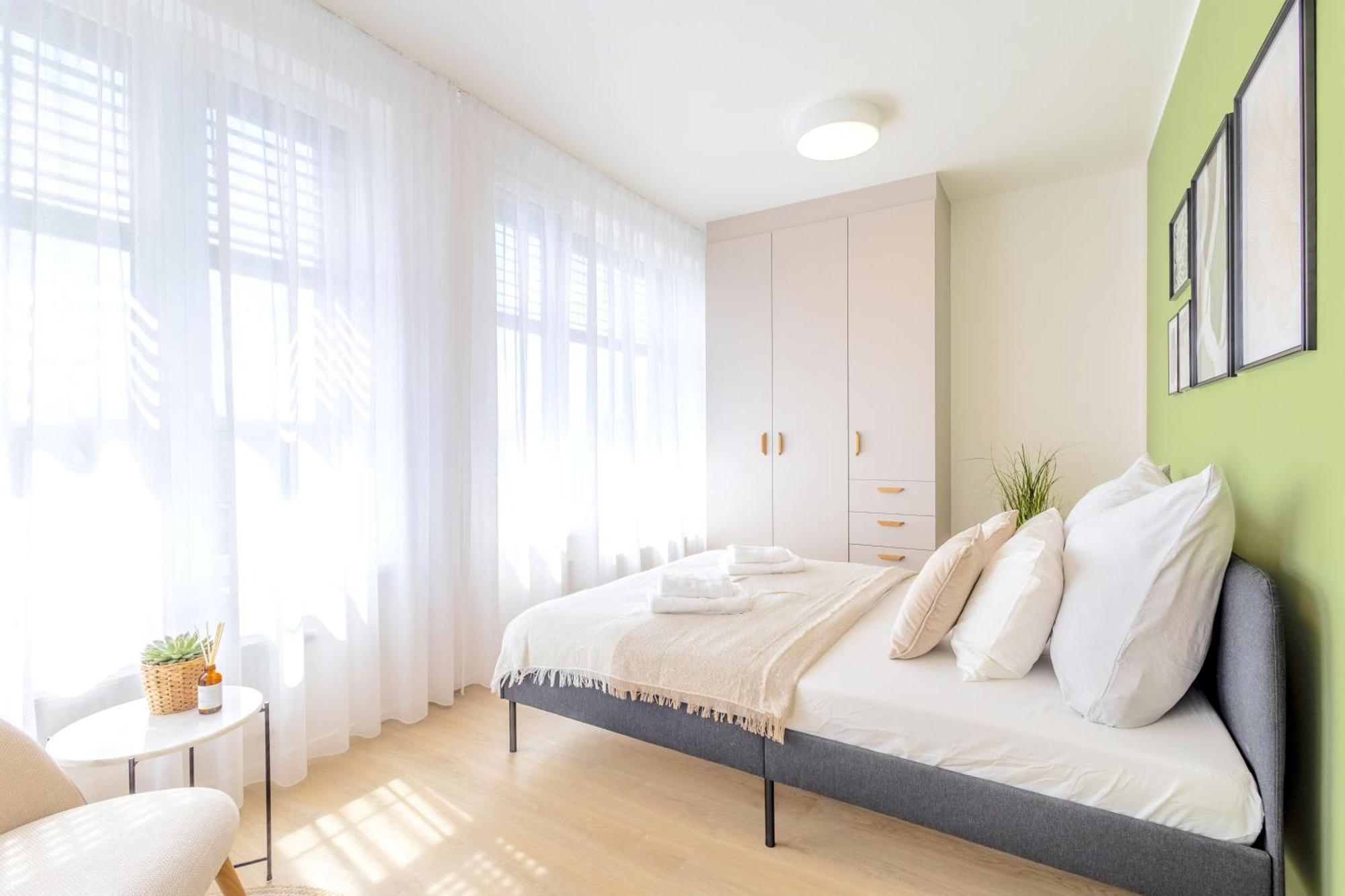 Bright 2Br - 8Th Floor, Balcony, Free Parking - By Gravity Prague Appartement Buitenkant foto