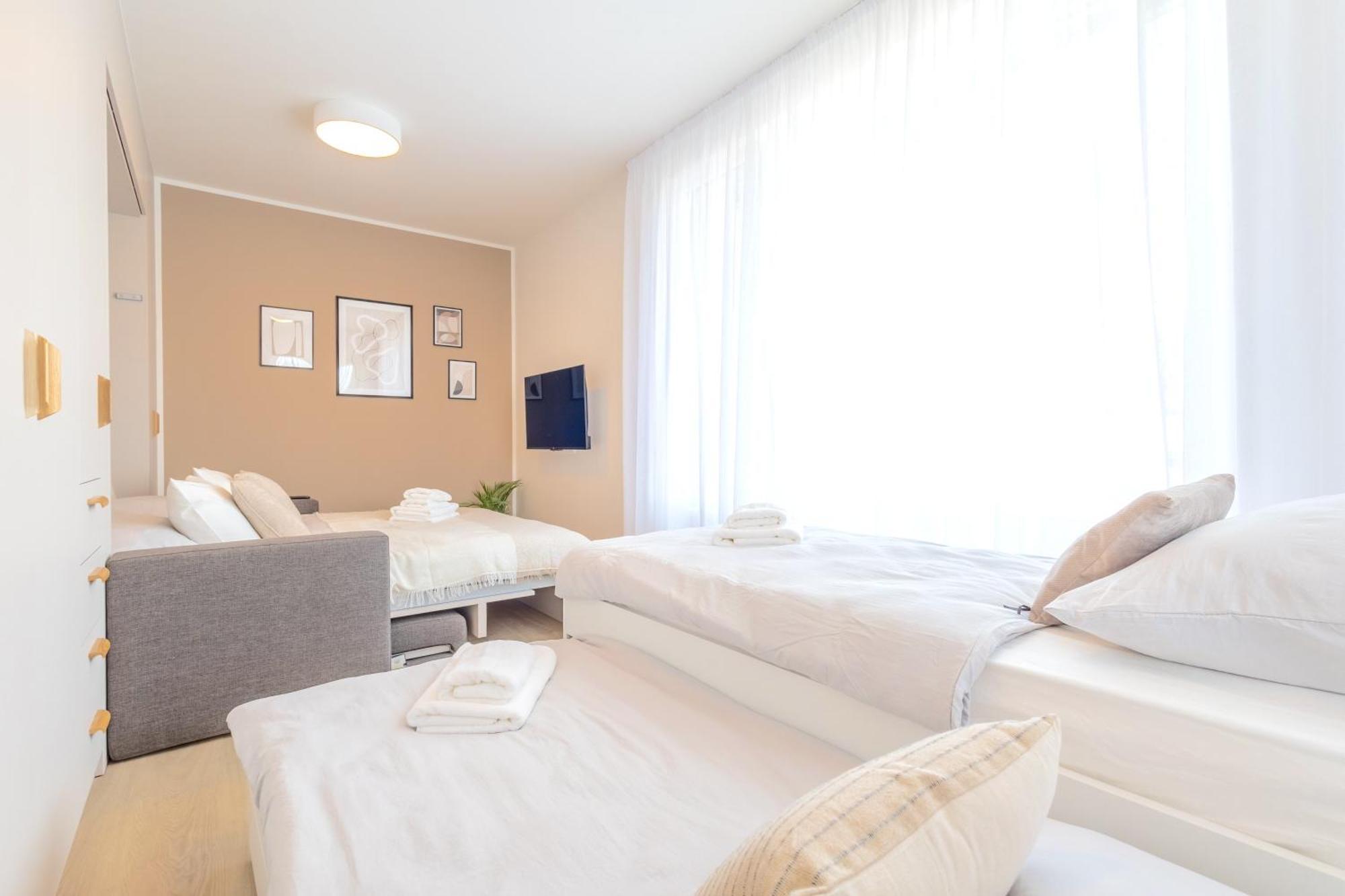Bright 2Br - 8Th Floor, Balcony, Free Parking - By Gravity Prague Appartement Buitenkant foto