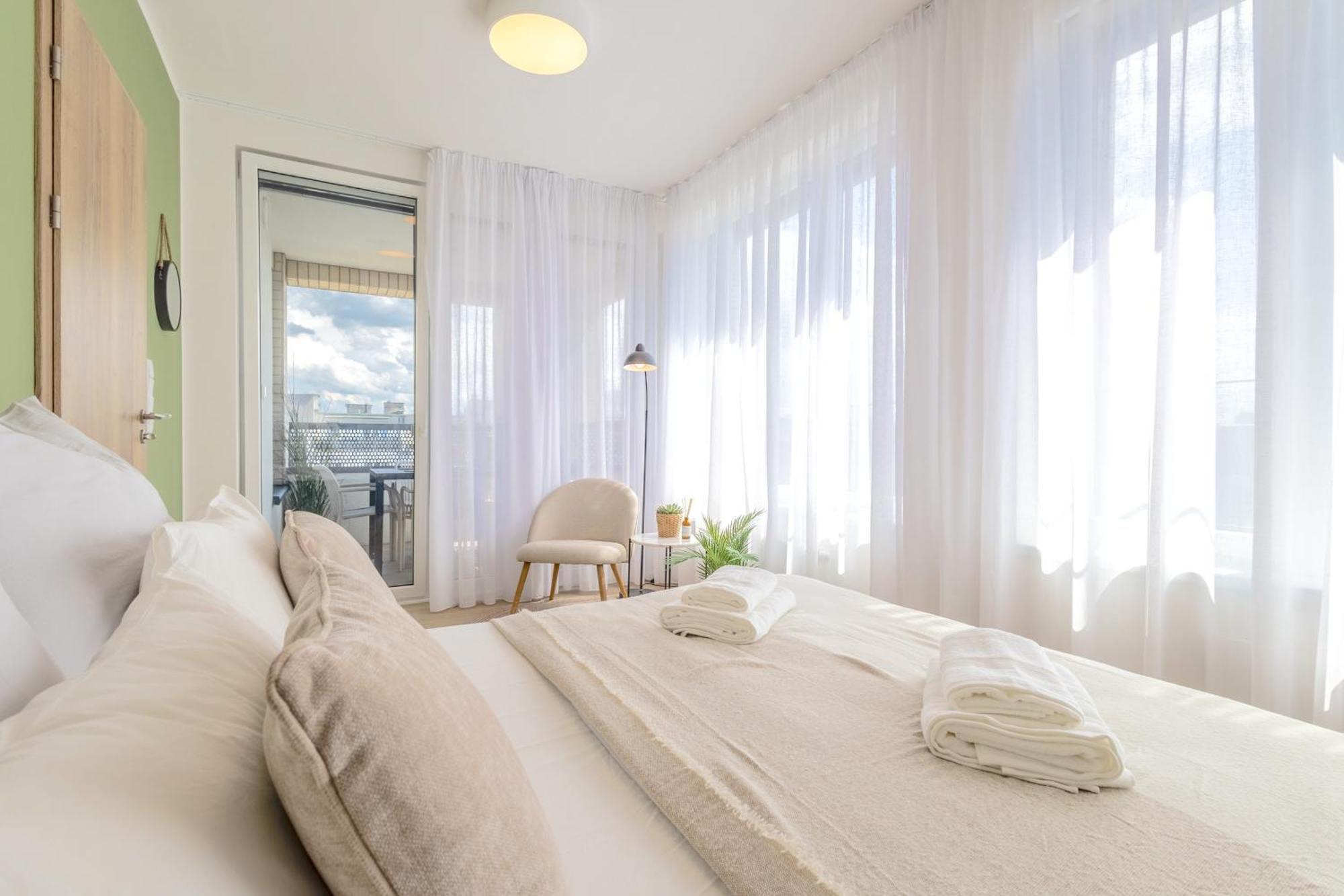 Bright 2Br - 8Th Floor, Balcony, Free Parking - By Gravity Prague Appartement Buitenkant foto